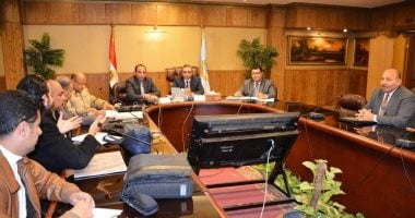 نائب محافظ الغربية يستعرض نسب تنفيذ مشروعات تطوير ورصف الطرق