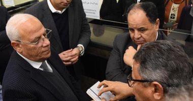 وزير المالية ومحافظ بورسعيد يتابعان التسجيل بمجمع التأمين الصحي.. صور