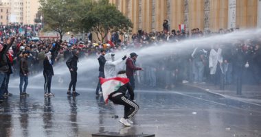 الأمن اللبناني يطالب المتظاهرين السلميين الابتعاد عن مكان أعمال الشغب