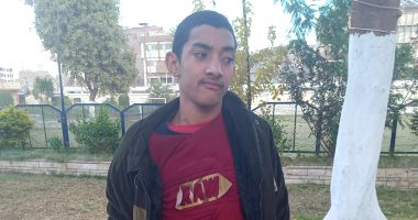 صور.. مأساة معاق بسوهاج مصاب بشلل دماغى يحتاج 8 آلاف جنيه علاجا شهريا