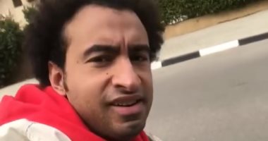 على ربيع يتقمص شخصية اللمبى بـ"سيلفى" "ع البسكلتة".. فيديو