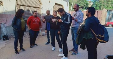 كاملة أبو ذكرى تعاين مواقع تصوير مسلسل "النصابين" لـ نيللى كريم
