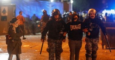 المتظاهرون اللبنانيون ينسحبون من منطقة المواجهات مع الأمن أمام البرلمان