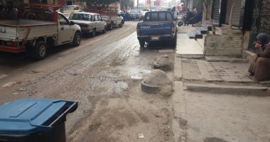 "سيبها علينا".. كسر بماسورة مياه في شارع 18 بجسر السويس منذ 3 أيام