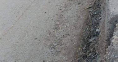 سيبها علينا".. الأهالى يطالبون برصف طريق بسنديلة بالدقهلية