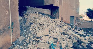 7 عمارات إسكان مهددة بالسقوط بسبب تآكل جدرانها من انتشار مياه الصرف بالقليوبية