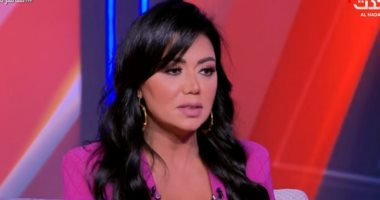 لميس الحديدى لرانيا يوسف: لو لُقِحت بنتك بالخطأ وبقت حامل هتعملى أيه؟.. وترد: وارد