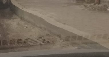 "سيبها علينا".. عرض الرصيف بشارع مجرى العيون يتسبب في زحام مرورى (صورة)