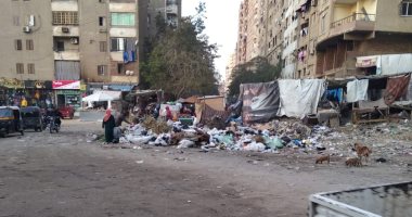 "سيبها علينا" ..تراكم القمامة بآخر شارع مصطفى النحاس بالتبة بمدينة نصر 