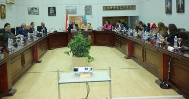 وزيرا السياحة والاتصالات يبحثان آليات استخدام وسائل التقنية الحديثة للترويج السياحى 