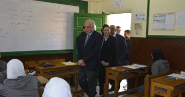 صور.. محافظ الجيزة يوجه برفع المخلفات وإزالة الباعة الجائلين من محيط المدارس