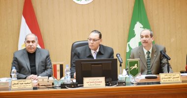 محافظ الشرقية يستقبل عدد المواطنين لبحث شكواهم وحلها