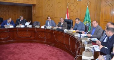 صور.. محافظ الإسماعيلية: نقل موقف سيارات أجرة الأقاليم بالقنطرة غرب 
