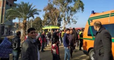 صور.. إصابة 3 أشخاص بحادث تصادم سيارتين ببنها إحداهما يقودها طفل