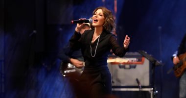 "هٌليلة" سميرة سعيد فى حفل ضخم بدبى.. صور