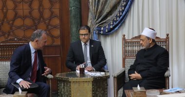 السفير الأمريكى بالقاهرة: مناهج الأزهر تستحق تدريسها على نحو عالمى