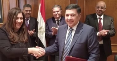 وزير قطاع الأعمال يشهد توقيع عقد إعادة هيكلة شركات النقل البري والتجارة الخارجية