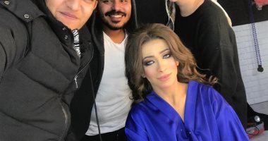 ميكب أرتيست فتاة التنمر تكشف تفاصيل جديدة حول الواقعة.. زلابية محجبة وبعد تغييرها قالت "عايزة أدخل منطقتى كدة عشان يعرفوا إنى حلوة".. البنت كانت حالتها النفسية سيئة جدا.. وإحساس حلو لما تفرح حد بعد كسره