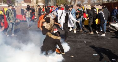 تصاعد حدة التوتر بالعراق.. مجهولون يحرقون خيم المعتصمين بالناصرية.. المحتجون يتهمون أحزاب السلطة بفض الاعتصامات.. سياسى يتحدى الصدر ويعلن خلع العمامة تضامنًا مع الحراك.. وصواريخ تستهدف سفارة واشنطن ببغداد