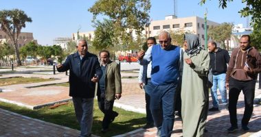 صور.. محافظ الوادى الجديد يتفقد أعمال تطوير الطرق والحدائق العامة بالخارجة