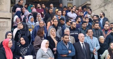 وقفة حداد لشهيدات الطب بحادث المنيا على سلم نقابة الاطباء