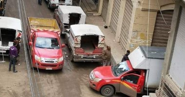 سيبها علينا.. شكوى من موقف سيارات بشارع الصياد بالسنبلاوين فى الدقهلية يسد الطريق