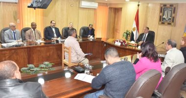 صور.. محافظ أسيوط يعقد اللقاء الأسبوعى للمواطنين ويحيل شكاوى للجنة المصالحات