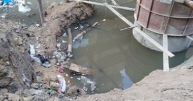 أهالى منطقة الزهور بالقليوبية يشكون من مياه الصرف وقربها من كابلات الكهرباء