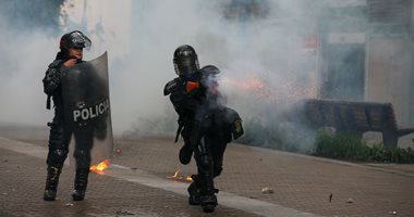كولومبيا على صفيح ساخن مع صول عدد القتلى إلى 42 و1500 مصاب.. 3 أسابيع من الاحتجاجات والفوضى العارمة ضد قرارات الإصلاح.. شكاوى من انتهاكات الشرطة منها الاعتداء الجنسى.. والوضع الأمنى يهدد استضافة "كوبا أمريكا"