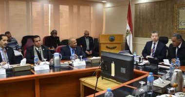 صور.. مجلس جامعة مطروح يستعرض جهود الإسراع فى إنشاء مبانى الجامعة بحضور المحافظ