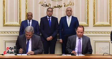 رئيس الوزراء يشهد توقيع إتفاقية مشروعات الصرف لقرى مبادرة "حياة كريمة"