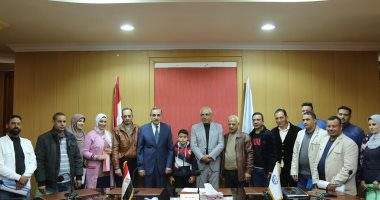 محافظ كفر الشيخ يسلم 11 مستفيدا من مشروع إسكان برج البرلس الاجتماعى