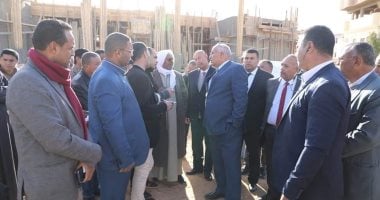 صور.. محافظ الوادى الجديد يتفقد إنشاءات المجمع الإسلامى بالداخلة بـ22 مليون جنيه