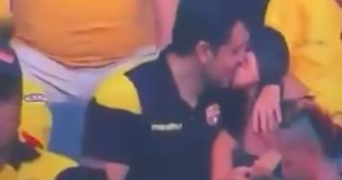 سوبر كورة .. قبلة في الدوري الإكوادوري تتسبب في كشف خيانة زوجية "فيديو"