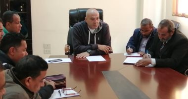 صور.. رئيس مدينة الطود يناقش الاستعداد للأمطار والسيول وملفات التأمين الصحى الشامل