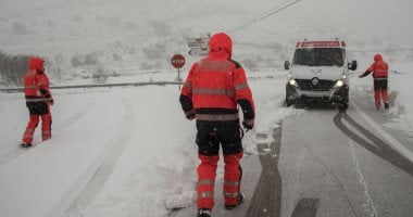استمرار إغلاق الطرق والمدارس وانقطاع الكهرباء فى إسبانيا بسبب عاصفة جلوريا..صور