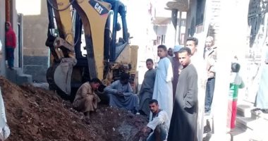 توجيه فرق لإصلاح انفجار خط مياه شرب بقرية سطيح في الكيمان بإسنا