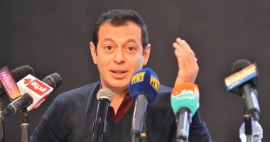مصطفى شعبان في ندوة معرض الكتاب: أحب القراءة لدرجة أن أصحابي أطلقوا علىَّ لقب "فار مكتبة"..وعملت في مجال الإعلانات بـ 100 جنيه في اليوم وتركت كلية الطب من أجل الإعلام.. ونور الشريف قال لى: خلى طموحك على قد حلمك
