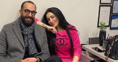 مى عز الدين عن فارق الطول مع طبيبها: "لما دكتورك يبقى أطول منك وتحاول تطوله"