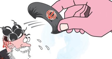 كاريكاتير صحيفة سعودية .. رأس النظام الإيرانى يمتلأ بالمفرقعات
