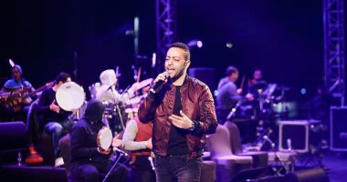 شاهد البروفات النهائية لحفل تامر عاشور فى جدة قبل انطلاقه بساعات