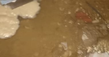 صور.. غرق شوارع مدينة حدائق أكتوبر بالمياه نتيجة تلف المواسير