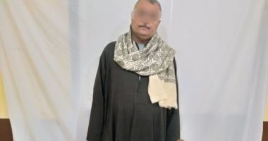 ضبط مدير مدرسة بحوزته 40 قطعة أثرية أسيوط.. فيديو وصور