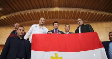 وزير والرياضة يهنئ لاعبى منتخب اليد بعد الوصول لنهائى أمم أفريقيا
