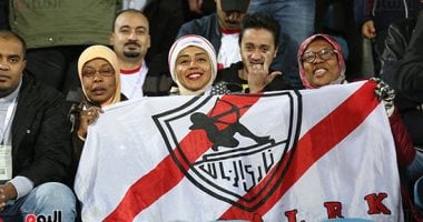 فيديو..شاهد استعدادات جماهير الزمالك لاستقبال اللاعبين..وتهتف لأدهم الكيكي