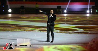 صور.. محمود الليثى ومصطفى حجاج يشعلان حماس المواطنين باحتفالية "وطن واحد"