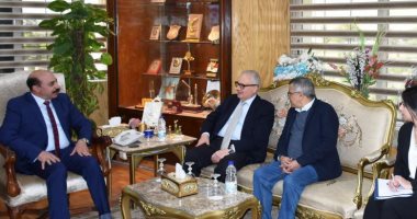 محافظ أسوان يستقبل السفير الإيطالى ويعلنان تنظيم اليوم الثقافى 2020.. صور