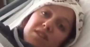 شاب سورى حفر التراب بأظافره حتى تمزقت يداه لينقذ سيدة تركية من تحت الأنقاض