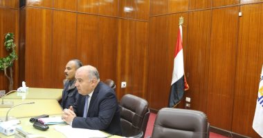 صور.. محافظ قنا يوجه رؤساء الوحدات القروية بالإرتقاء بالخدمات المحلية