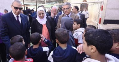 صور.. نيفين القباج للعاملين بـ"تضامن القليوبية": أوصيكم خيراً بالفقراء
